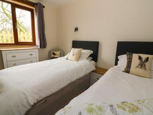 Ένα ή περισσότερα κρεβάτια σε δωμάτιο στο Ploony Hill Lodge