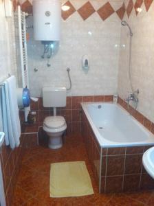 Koupelna v ubytování Hotel Fontana