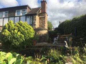 a house with a garden in front of it at Causeway Cottage in Pencombe