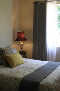 Un pat sau paturi într-o cameră la Ripple Hill Hotel