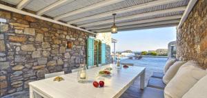 Posedenie v ubytovaní Mando Pool Villas w Sea Views - Five Bedrooms