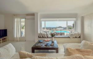 Posedenie v ubytovaní Mando Pool Villas w Sea Views - Five Bedrooms