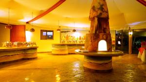 a large room with a restaurant with a bar at PrideInn Mara Camp & Cottages in Talek