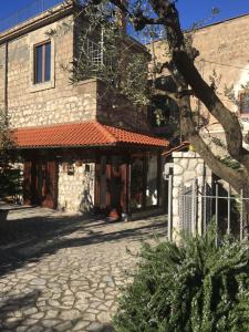 Το κτήριο όπου στεγάζεται  το διαμέρισμα