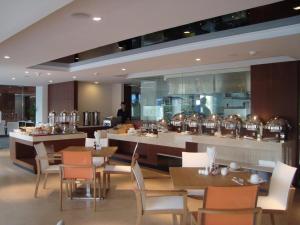 ห้องอาหารหรือที่รับประทานอาหารของ Mida de Sea Residence Hua Hin