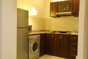 מטבח או מטבחון ב-Corp Executive Hotel Doha Suites
