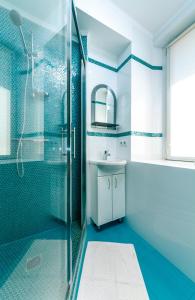 Ένα μπάνιο στο Alma Apartments +23 φωτογραφίες