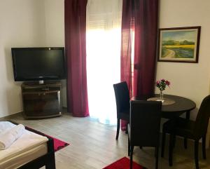 Televizors / izklaižu centrs naktsmītnē Apartmani Matosevic