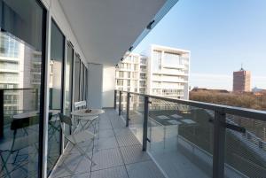 Un balcón o terraza en Apartamenty Benthos Towarowa
