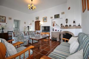 Televízia a/alebo spoločenská miestnosť v ubytovaní Villa Cornocalejo SpainSunRentals 1003