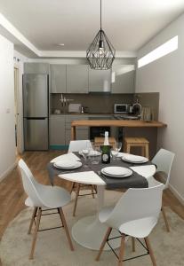 a dining room with a table and chairs and a kitchen at Apartment Santa Teresa in Altea