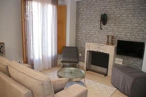a living room with a couch and a fireplace at Principia Suites in León