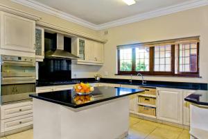 a large kitchen with a bowl of fruit on a counter at Eagle Wind Manor in Hillcrest
