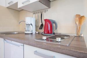 Kuchyň nebo kuchyňský kout v ubytování Apartments Karen