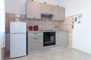 Kuchyň nebo kuchyňský kout v ubytování Apartments Karen