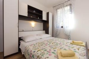 Postel nebo postele na pokoji v ubytování Apartments Karen