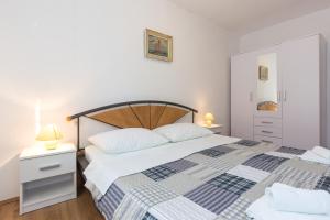 Postel nebo postele na pokoji v ubytování Apartments Karen