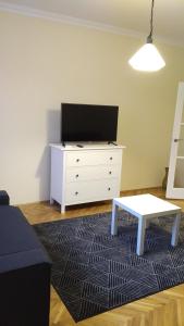 A television and/or entertainment centre at Heidi Apartman