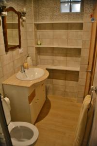 A bathroom at Casa Las Violetas