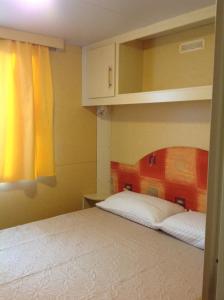 A bed or beds in a room at Camping Eden