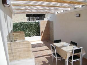 a dining room with a table and chairs at Il corso Favignana in Favignana