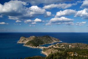 an island in the middle of the ocean at Summer Dream in Vlachata