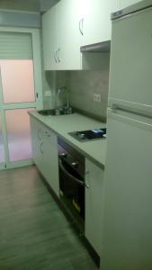 A kitchen or kitchenette at Piso cerca mezquita