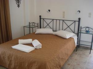 A bed or beds in a room at Iron House