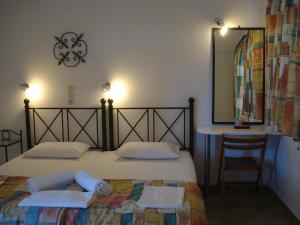 A bed or beds in a room at Iron House