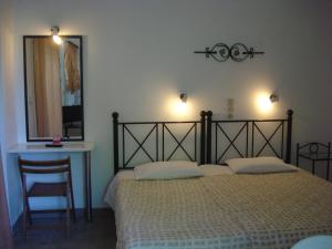 A bed or beds in a room at Iron House