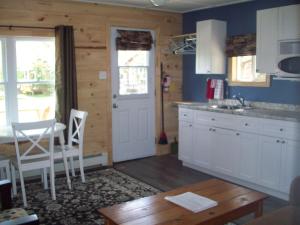 Nhà bếp/bếp nhỏ tại Lakewoods Cottage