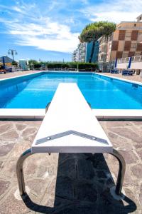 Bazén v ubytování Sea view apartment with swimming pool nebo v jeho okolí