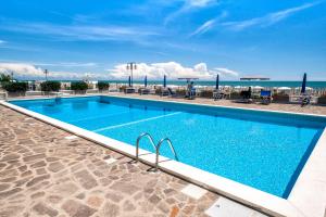 Bazén v ubytování Sea view apartment with swimming pool nebo v jeho okolí
