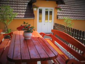A balcony or terrace at Bihari Vendégház
