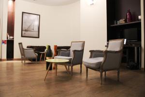 A seating area at Hotel Des Bains