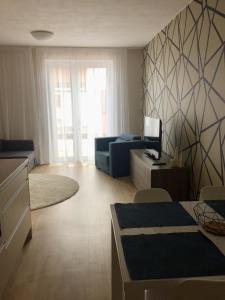 TV a/nebo společenská místnost v ubytování Modrý Apartmán