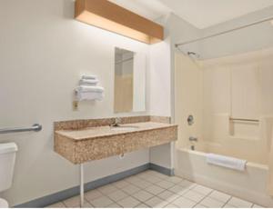 Ảnh trong thư viện ảnh của Hilltop Inn Pittsburgh ở Pittsburgh