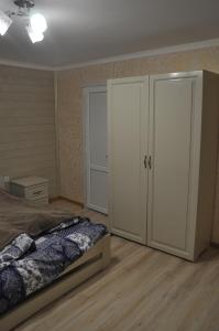 Postel nebo postele na pokoji v ubytování Сосновий Двір