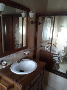 Koupelna v ubytování Casa La Antigua Almazara + 19 fotografií