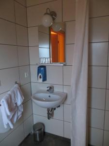 A bathroom at Guesthouse Vellir