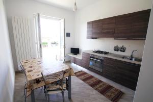 A kitchen or kitchenette at Appartamenti Torre