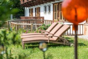 Ein Garten an der Unterkunft Posthotel Hofherr