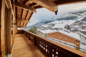 a balcony with a view of a snow covered mountain at Chalet Guter Hirte in Saalbach-Hinterglemm