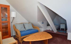 A seating area at Fewo Sommergarten 4002 Még 3 kép