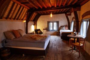 a bedroom with a bed and a table and a couch at de Zeeuwse Hemel in Zierikzee