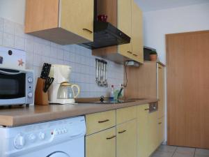 Virtuvė arba virtuvėlė apgyvendinimo įstaigoje Fewo Toni_s Strandidyll_HERR