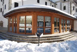 a gazebo with snow in front of a building at Hotel Nuovo Parco in Sestola