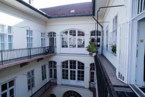 En balkong eller terrasse på Splendid Trees Apartment
