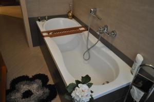 A bathroom at Sand 228 Home Még 37 kép