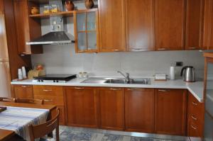 A kitchen or kitchenette at Sand 228 Home